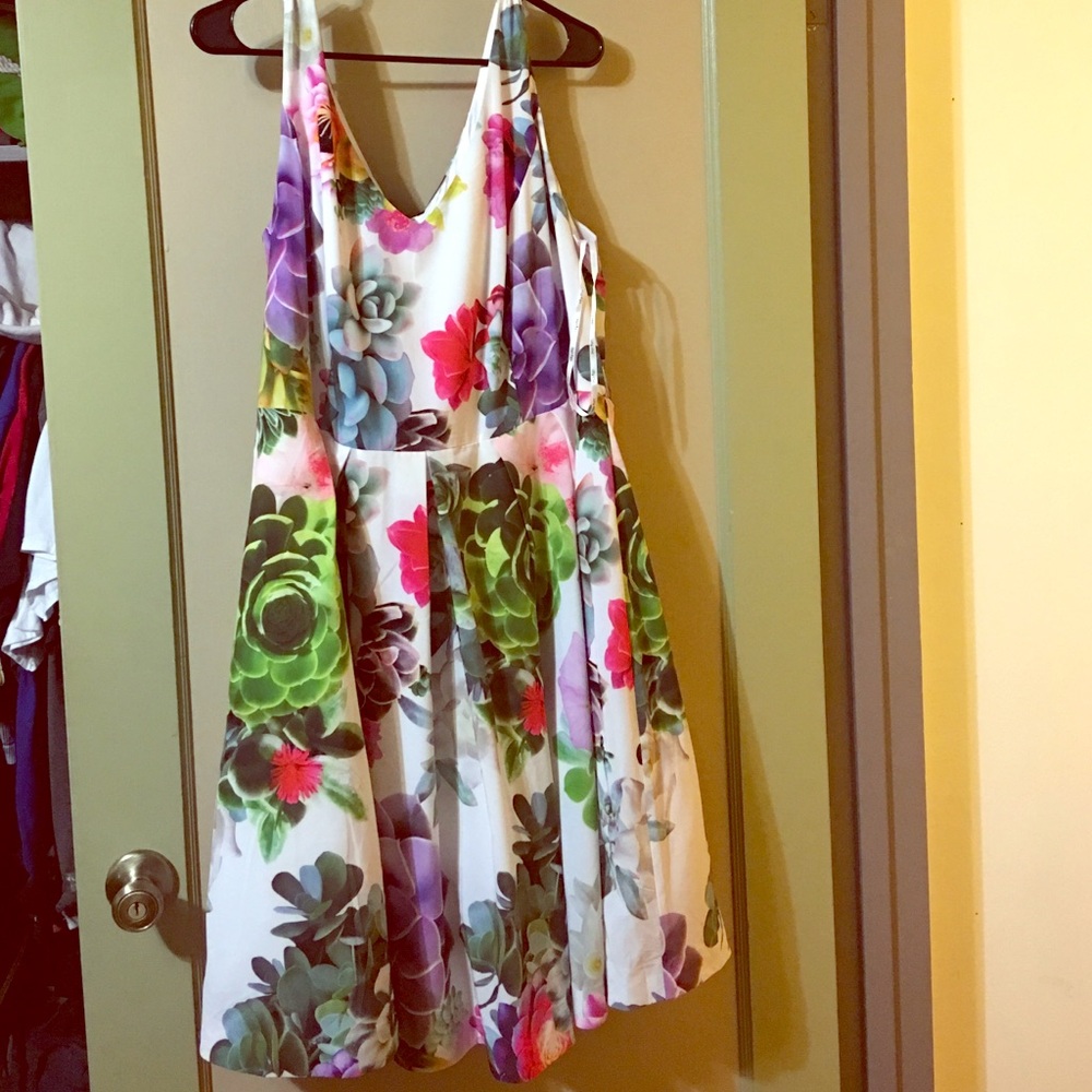 City Chic Backless Floral Dress - White and Green